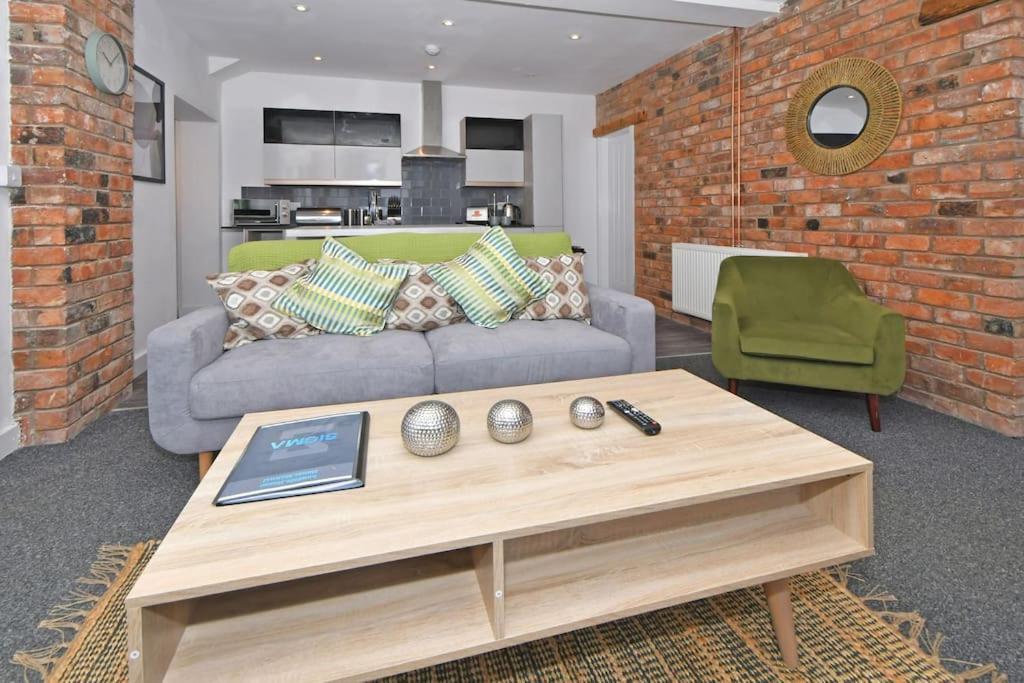 Lyndale House - By Sigma Stays Crewe Extérieur photo
