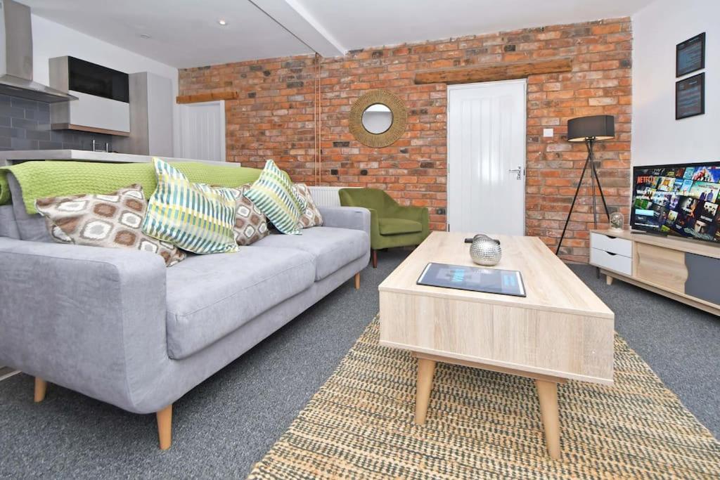 Lyndale House - By Sigma Stays Crewe Extérieur photo