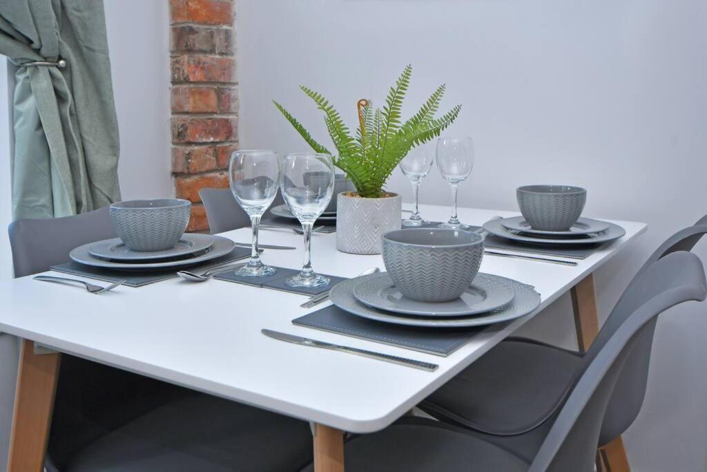 Lyndale House - By Sigma Stays Crewe Extérieur photo