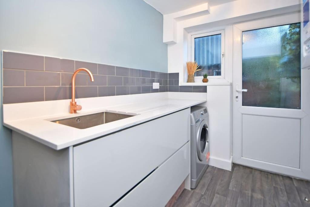Lyndale House - By Sigma Stays Crewe Extérieur photo