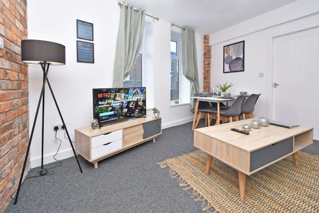 Lyndale House - By Sigma Stays Crewe Extérieur photo